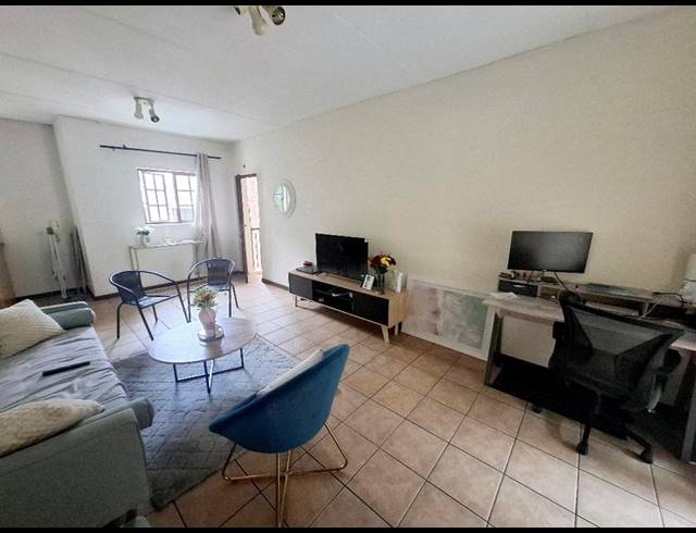 1 BEDROOM APARTMENT FOR SALE IN LONEHILL